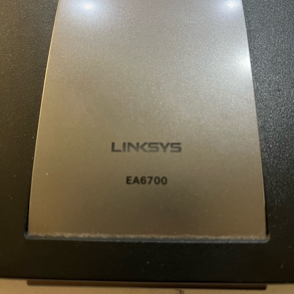 Linksys EA6700 Router - Picture 2 of 6